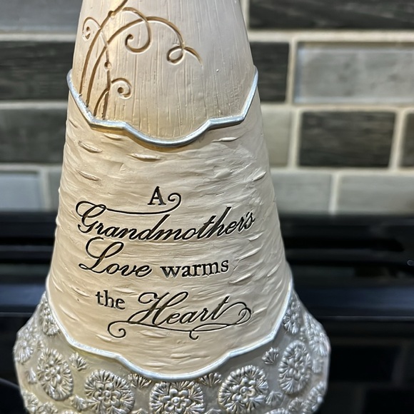 Elements Pavillion Gift Co. Grandmother Angel. Excellent condition - Picture 2 of 6